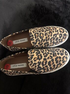 Steve Madden Leopard-Print Slip On Sneakers - Tan and Black. (NEVER WORN)